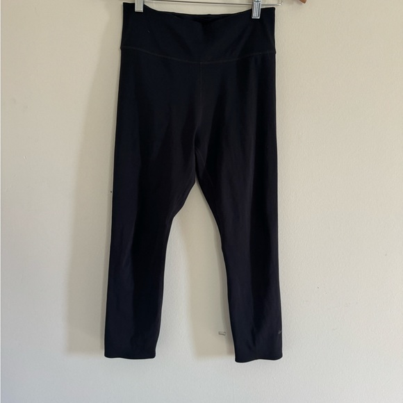 Mid-rise Cropped Nike Leggings - Picture 1 of 4